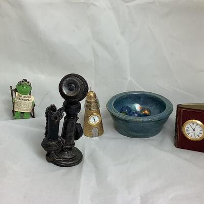 G128 Lot of Small Desk Clocks and Figures