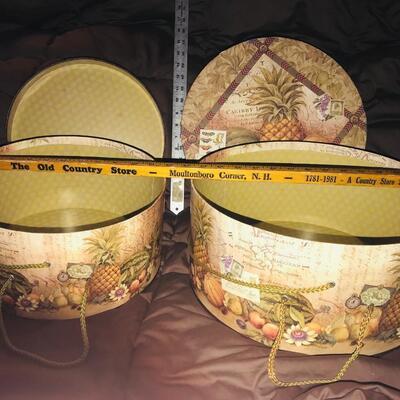 Tropical Designs on Pair of Large Hat Boxes