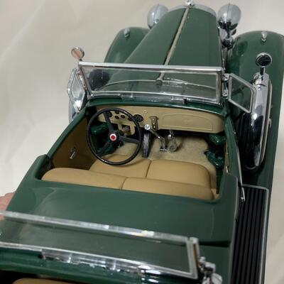 -107- MODEL CARS | 1932 Cadillac | Danbury Mint | Die-Cast