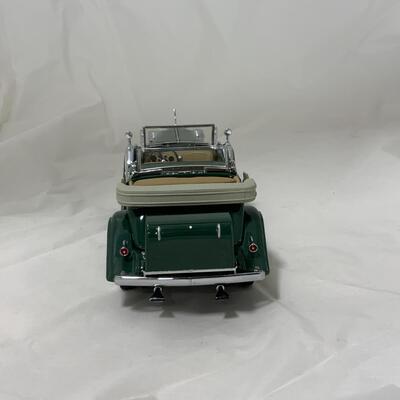 -107- MODEL CARS | 1932 Cadillac | Danbury Mint | Die-Cast