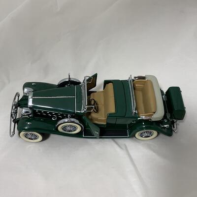 -107- MODEL CARS | 1932 Cadillac | Danbury Mint | Die-Cast