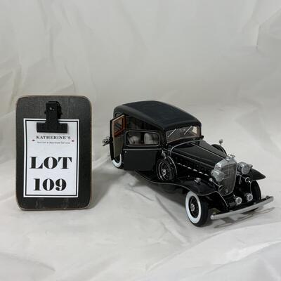 -109- MODEL CARS | 1932 Cadillac | Danbury Mint | Die-Cast