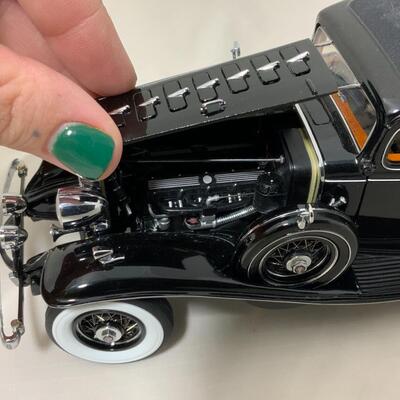 -109- MODEL CARS | 1932 Cadillac | Danbury Mint | Die-Cast