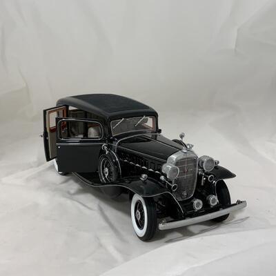 -109- MODEL CARS | 1932 Cadillac | Danbury Mint | Die-Cast