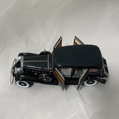 -109- MODEL CARS | 1932 Cadillac | Danbury Mint | Die-Cast