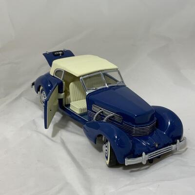 -117- MODEL CARS | 1937 Cord 812 | Franklin Mint | Die-Cast