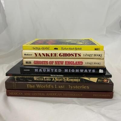 -141- BOOKS | Ghosts and Strange Stories