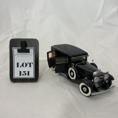 -151- MODEL CARS | 1930 Cadillac | Franklin Mint | Die-Cast