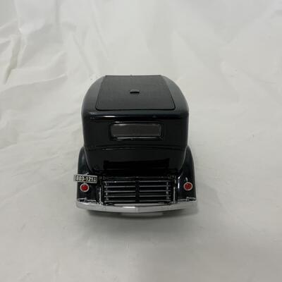 -151- MODEL CARS | 1930 Cadillac | Franklin Mint | Die-Cast