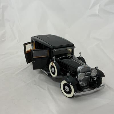 -151- MODEL CARS | 1930 Cadillac | Franklin Mint | Die-Cast