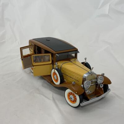 -152- MODEL CARS | 1930 Cadillac | Franklin Mint | Die-Cast