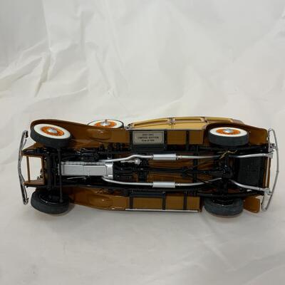 -152- MODEL CARS | 1930 Cadillac | Franklin Mint | Die-Cast