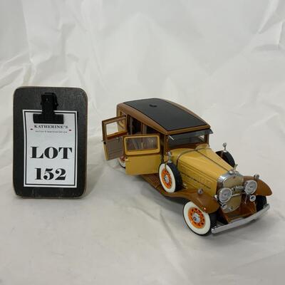 -152- MODEL CARS | 1930 Cadillac | Franklin Mint | Die-Cast