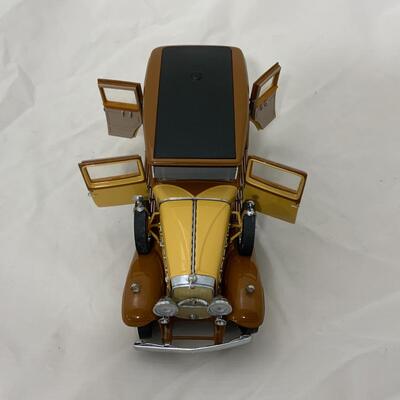 -152- MODEL CARS | 1930 Cadillac | Franklin Mint | Die-Cast