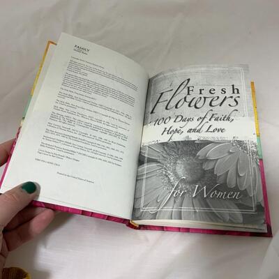 -168- BOOKS | Bibles & Christianity