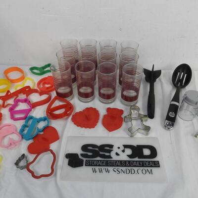 Kitchen Lot: Striped Burgundy Glasses, Assorted Cookie Cutters