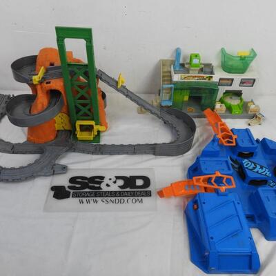3 pc Large Toys, Hot Wheels, Airport, Mountain Train Tracks