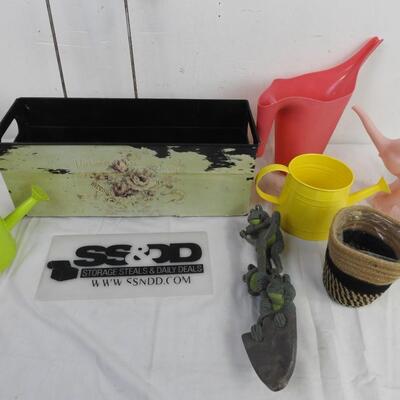 9 pc Outdoor/Gardening, Metal Planter, Valentines Stakes, Digging Frogs
