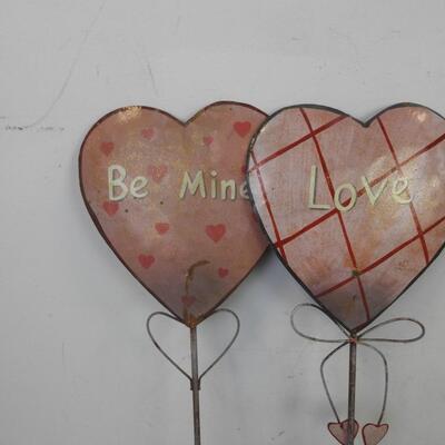 9 pc Outdoor/Gardening, Metal Planter, Valentines Stakes, Digging Frogs