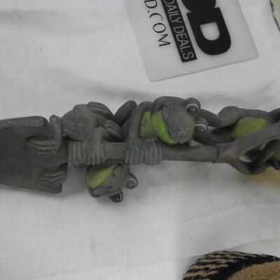 9 pc Outdoor/Gardening, Metal Planter, Valentines Stakes, Digging Frogs