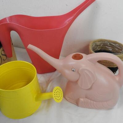 9 pc Outdoor/Gardening, Metal Planter, Valentines Stakes, Digging Frogs