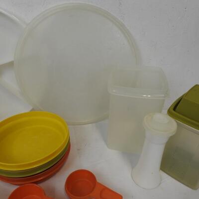 15pc Tupperware: Tray/Lid, Jello Bowl, Pickle Jar/Measuring Cups/Plates. Vintage