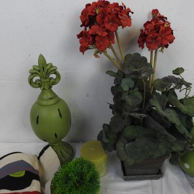 8 pc home decor, Polka Dot Tea Pot, faux Plant, Green Candle