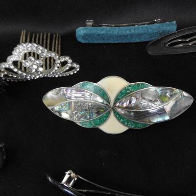 Costume Jewelry: 18 Hair Clips, Gold Colored