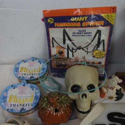 Halloween Lot: Skull Decor, Lawn Stake Pumpkins