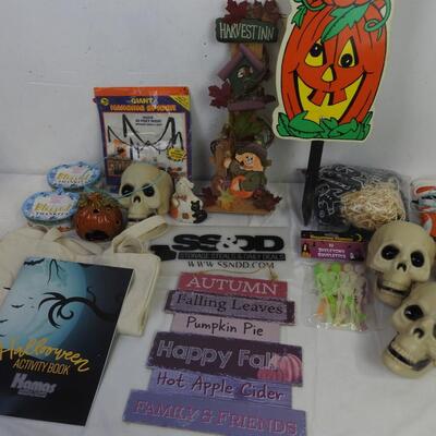 Halloween Lot: Skull Decor, Lawn Stake Pumpkins