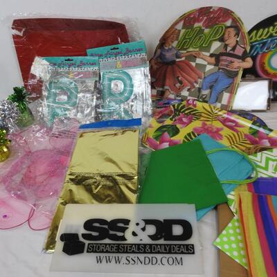 Party Supplies: Gift Bags, Paper Weights, Signs, Serving Tray, Streamers, Floral