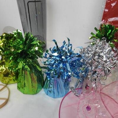 Party Supplies: Gift Bags, Paper Weights, Signs, Serving Tray, Streamers, Floral