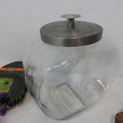 Glass Cookie Jar with 6 Different Lids, One Metal, 5 Assorted Holidays
