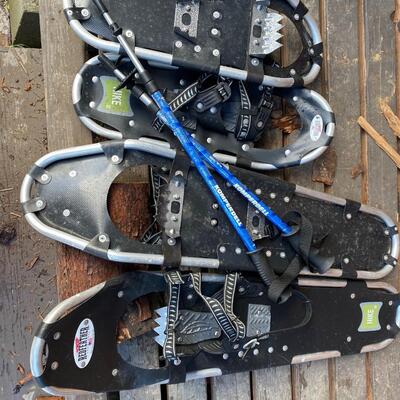 Men's snowshoes with poles