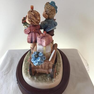 Hummel Figurine â€œLoves Bountyâ€ 751 tmk7