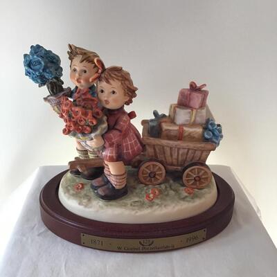 Hummel Figurine â€œLoves Bountyâ€ 751 tmk7