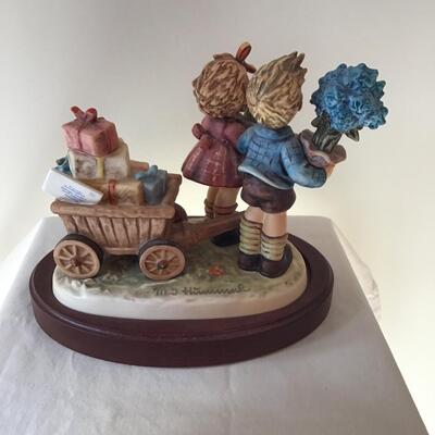 Hummel Figurine â€œLoves Bountyâ€ 751 tmk7
