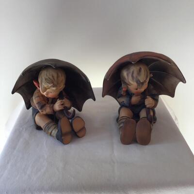 Hummel Umbrella Boy and Girl 152/0 B 152/0 A tmk4