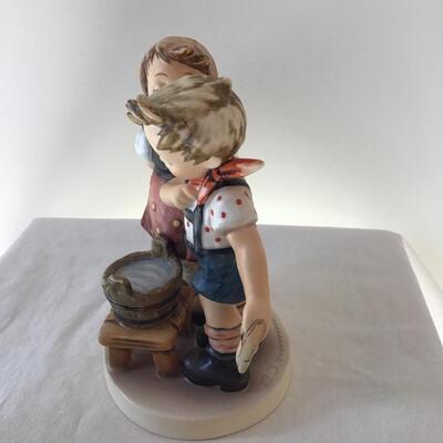 Hummel Figurine â€œBath Timeâ€ Tmk6 412