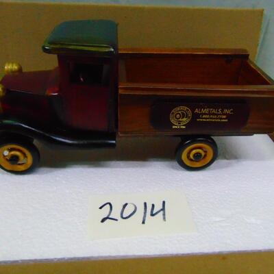 Item 2014 Wooden Truck