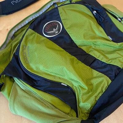 Laptop carrier's should bag by Osprey