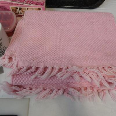 Kitchen Lot: 3 Pans, Pink Placemats, 3 Mugs, Small White Pot, Metal Saltine TIn