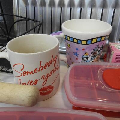 Kitchen Lot: 3 Pans, Pink Placemats, 3 Mugs, Small White Pot, Metal Saltine TIn