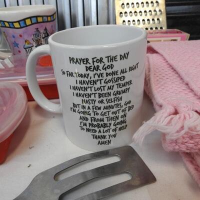 Kitchen Lot: 3 Pans, Pink Placemats, 3 Mugs, Small White Pot, Metal Saltine TIn