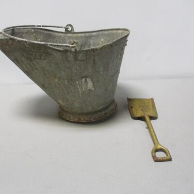 Galvanized  Ash Bucket with Scoop