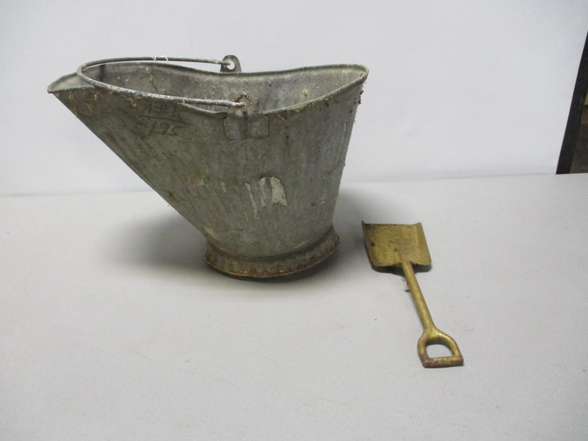 Galvanized Ash Bucket with Scoop