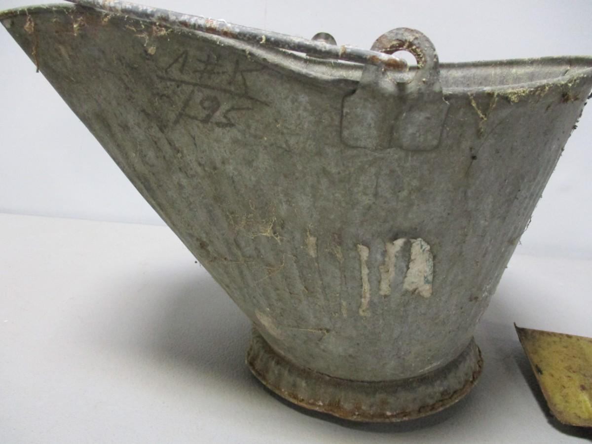 Galvanized Ash Bucket with Scoop