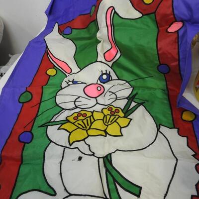 3 Easter Bunnie Baskets, 1 Plastic Basket with Eggs, Grass and Mini Bunnies