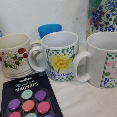 Lemonade Dispenser, 4 Mugs, Magnets, 5 Brita  Water Filters, Straws etc.