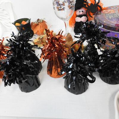 Halloween DÃ©cor: Skeleton Wall Hanging, Pumpkin, Balloon Weights, Tins, Skulls